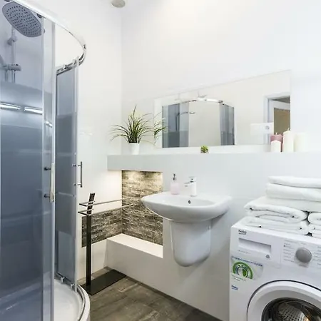 Ruska Street Old Town - Big - Climatic - 11 People - 300m Town Hall דירה *