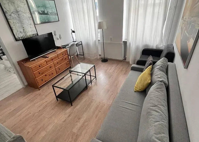 Ruska Street Old Town - Big - Climatic - 11 People - 300m Town Hall *